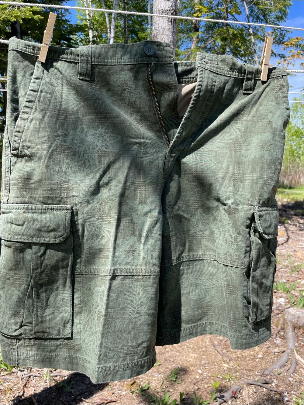 Faded Glory Olive Green Cargo Shorts with Subtle Tonal Print